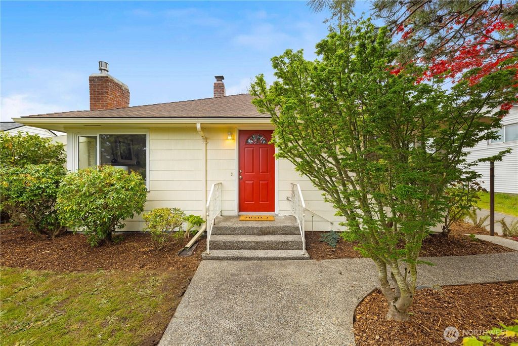 Photo of 11253 35th Avenue SW, Seattle, WA 98146 (MLS # 2507519)