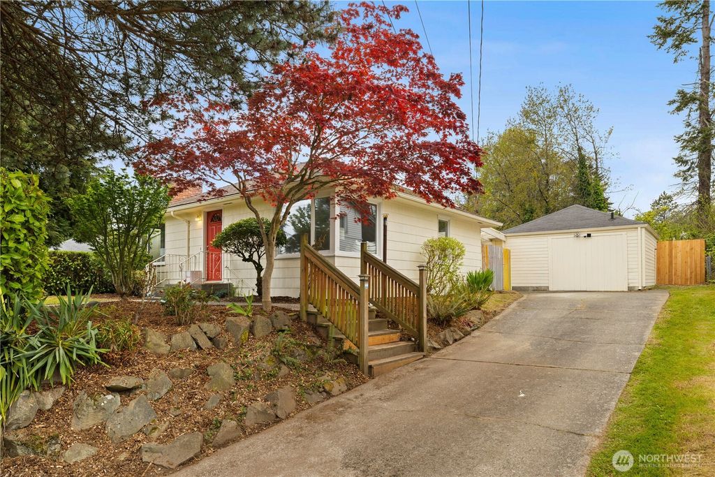 Photo of 11253 35th Avenue SW, Seattle, WA 98146 (MLS # 2507519)