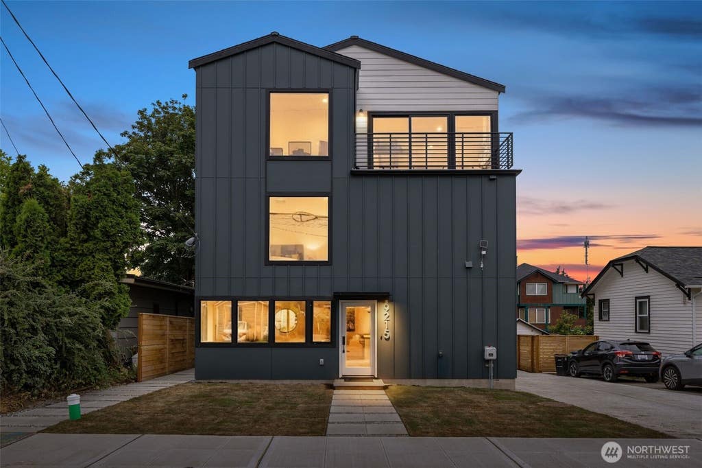 Photo of 9215 12th Avenue NE, Seattle, WA 98115 (MLS # 2557677)