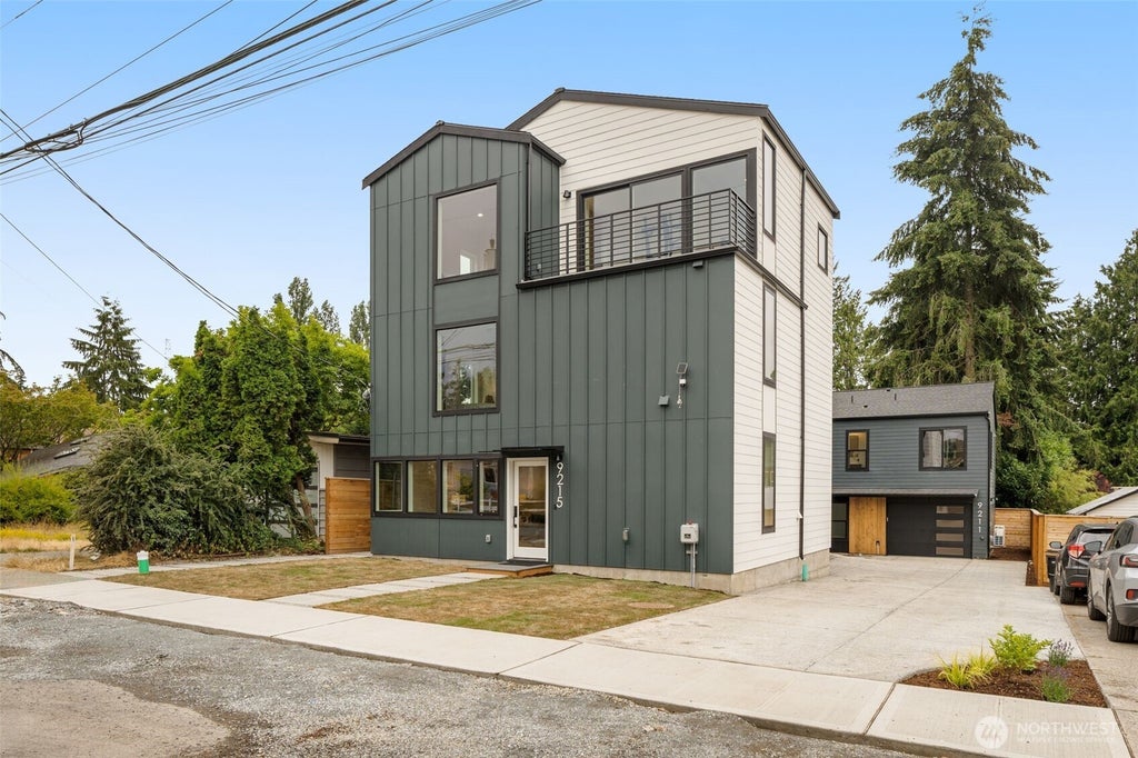 Photo of 9215 12th Avenue NE, Seattle, WA 98115 (MLS # 2557677)