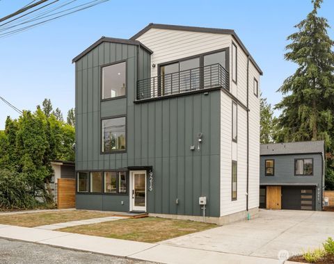 Photo of 9215 12th Avenue NE, Seattle, WA 98115 (MLS # 2557677)