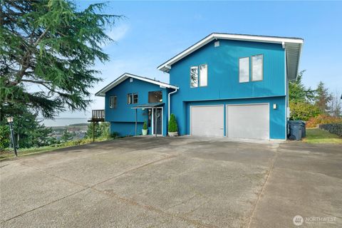 Photo of 205 Beacon Hill Drive, Hoquiam, WA 98550 (MLS # 2444092) Photo of 205 Beacon Hill Drive, Hoquiam, WA 98550 (MLS # 2444092)