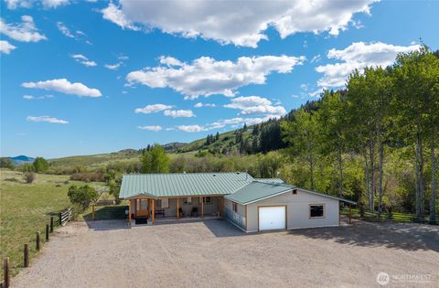 Photo of 446 Rendezvous Road, Winthrop, WA 98862 (MLS # 2519418)
