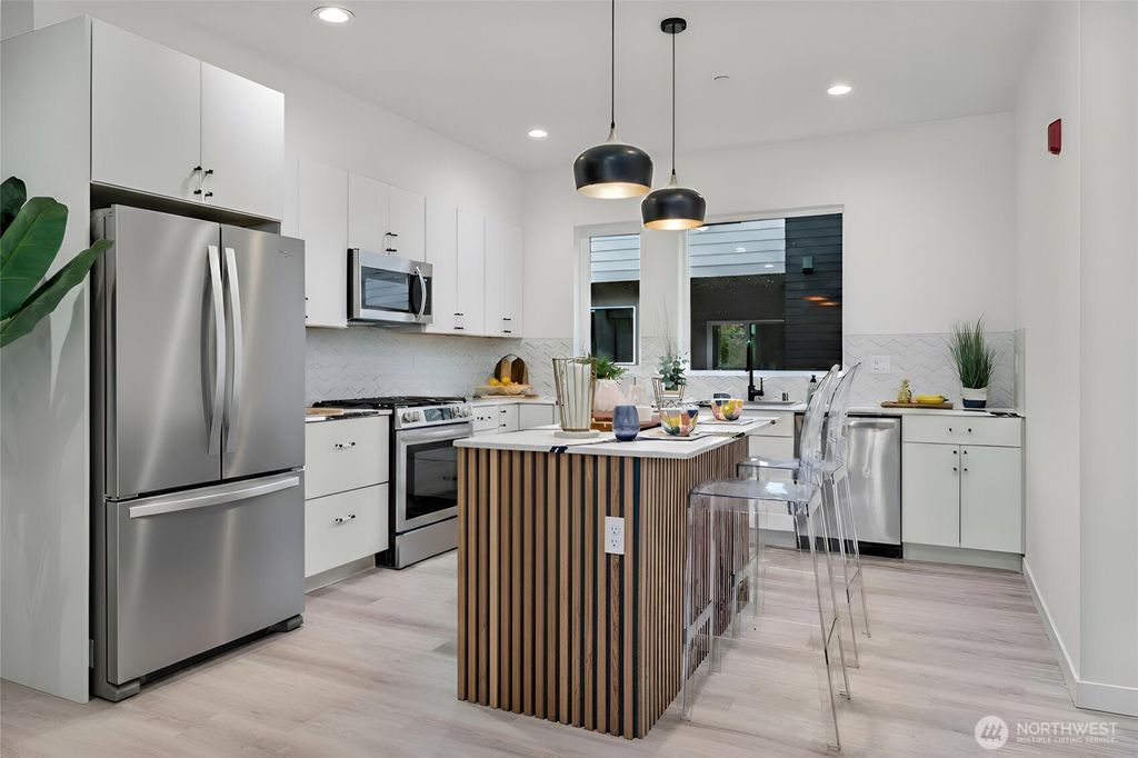 Photo of 11539 17th Place SW, Burien, WA 98146 (MLS # 2503704)