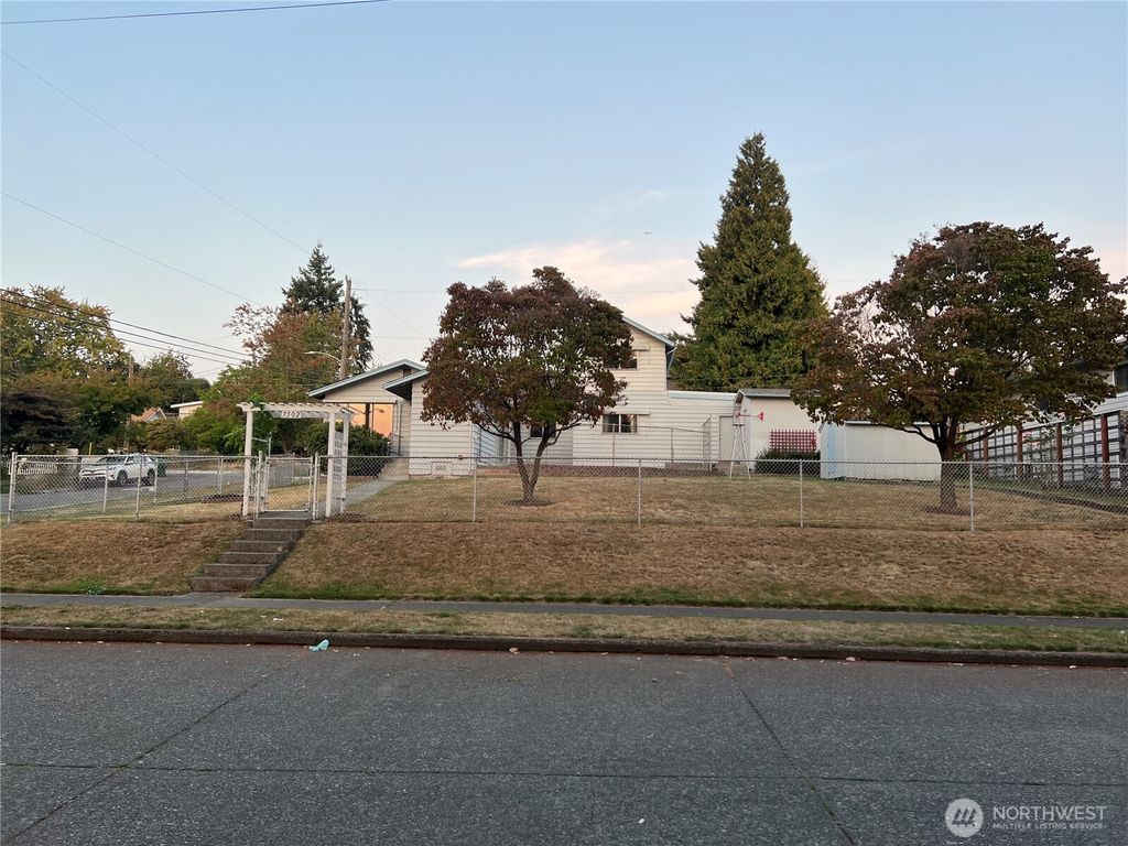 Photo of 7502 14th Avenue SW, Seattle, WA 98106 (MLS # 2419601)