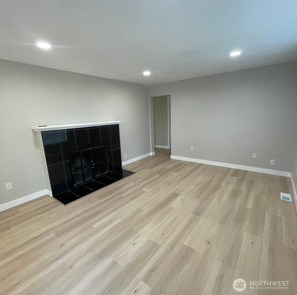 Photo of 13829 51st ave Avenue S, Tukwila, WA 98168 (MLS # 2556867)