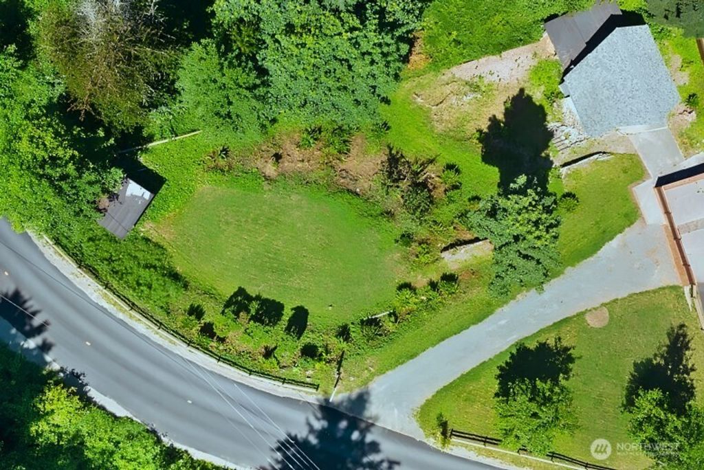 Photo of 17600 SE Cougar Mountain Drive, Issaquah, WA 98027 (MLS # 2470579)