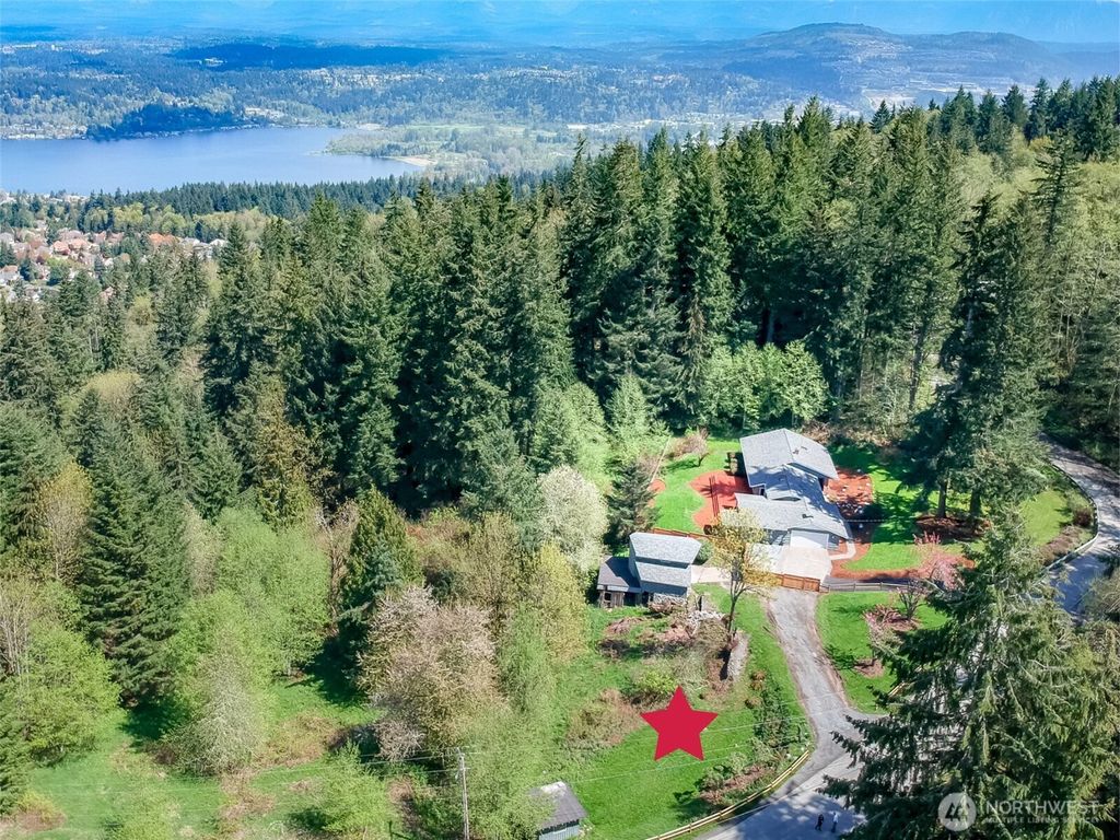Photo of 17600 SE Cougar Mountain Drive, Issaquah, WA 98027 (MLS # 2470579)