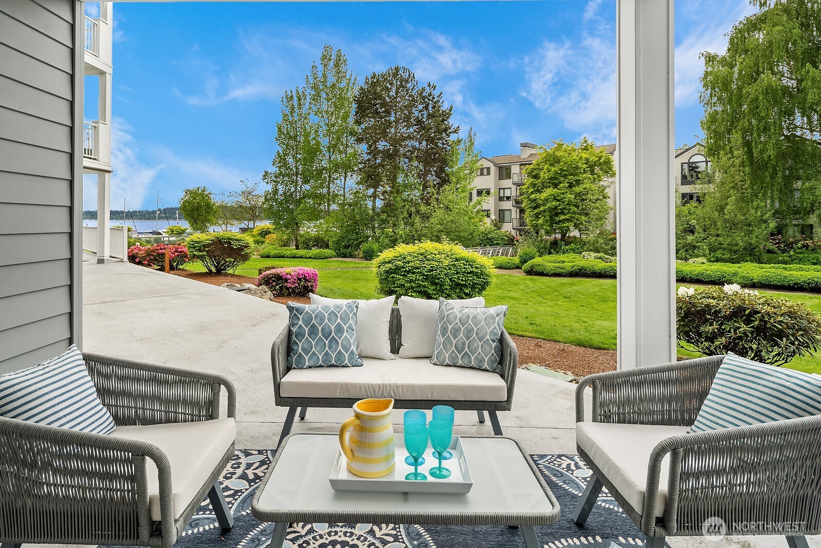 6125 NE 175th Street N101