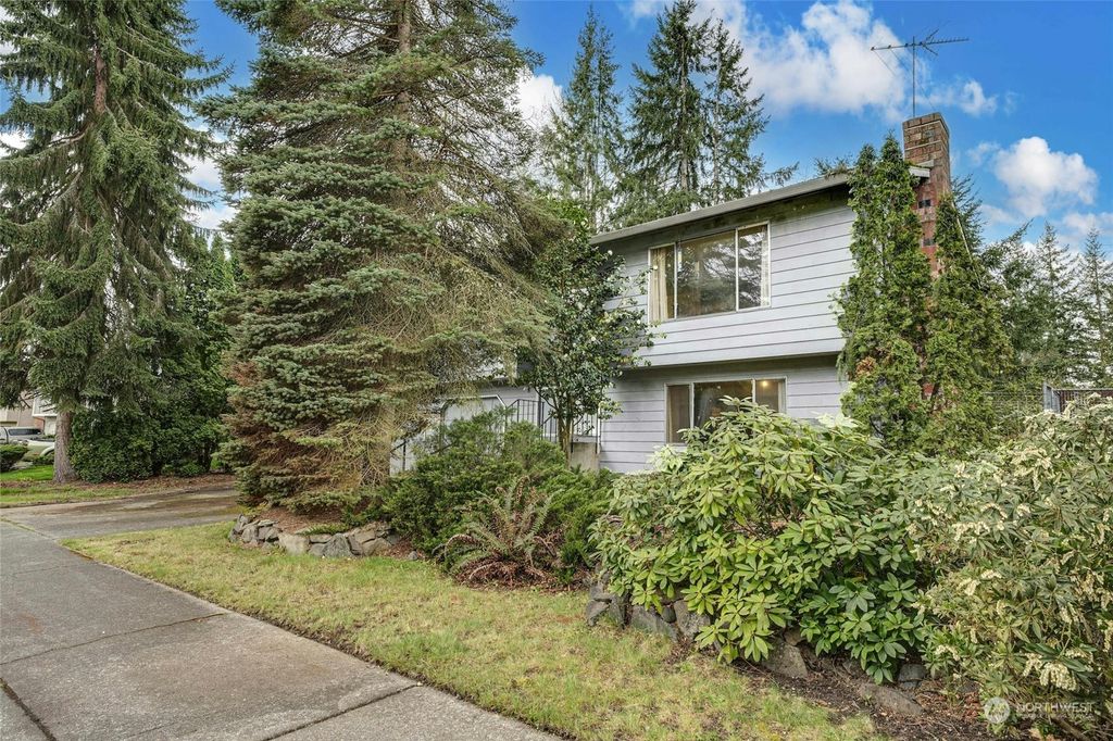 Photo of 17729 160th Avenue SE, Renton, WA 98058 (MLS # 2214767)