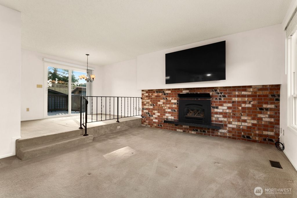 Photo of 13627 6th Place S, Burien, WA 98168 (MLS # 2377511)