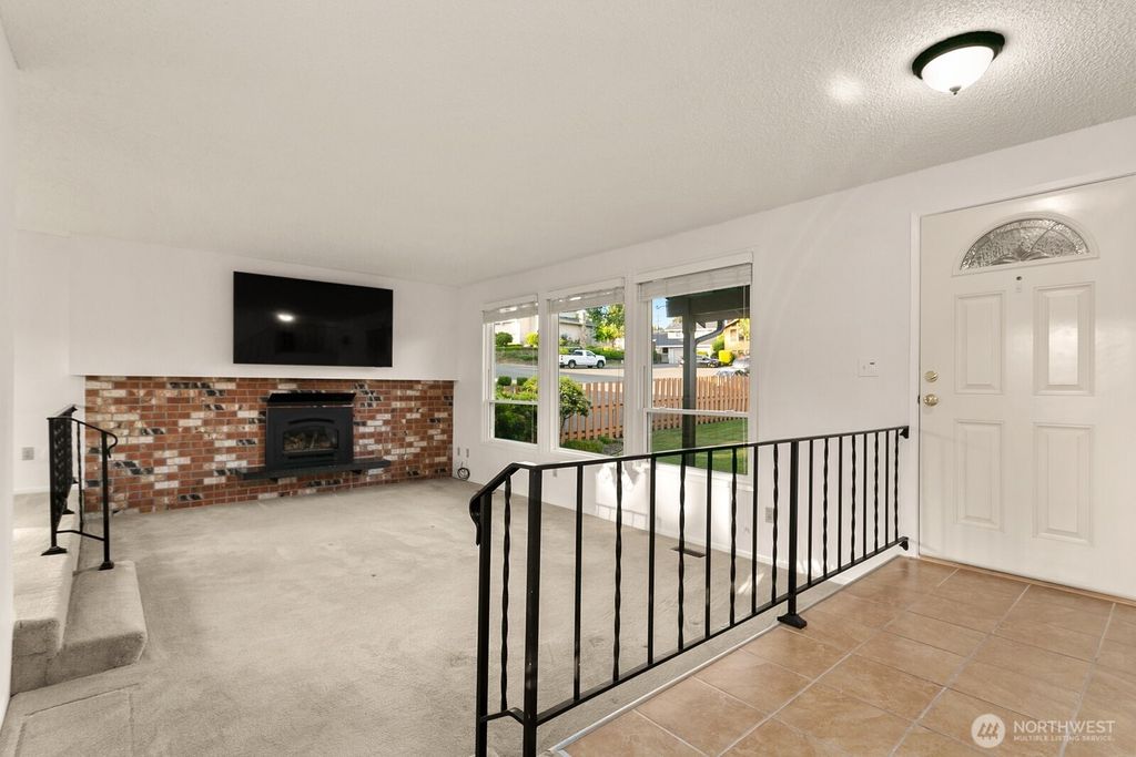 Photo of 13627 6th Place S, Burien, WA 98168 (MLS # 2377511)