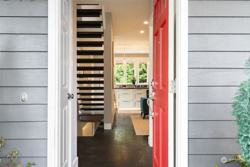 Photo of 319 29th Avenue S, Seattle, WA 98144 (MLS # 2327815)