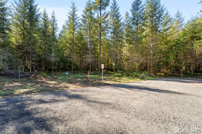 122 Barton Way