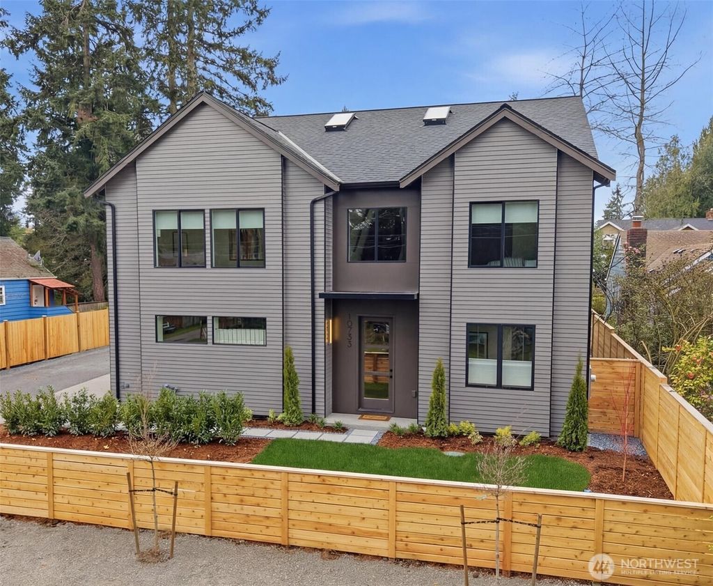 Photo of 10733 17th Avenue NE, Seattle, WA 98125 (MLS # 2525703)