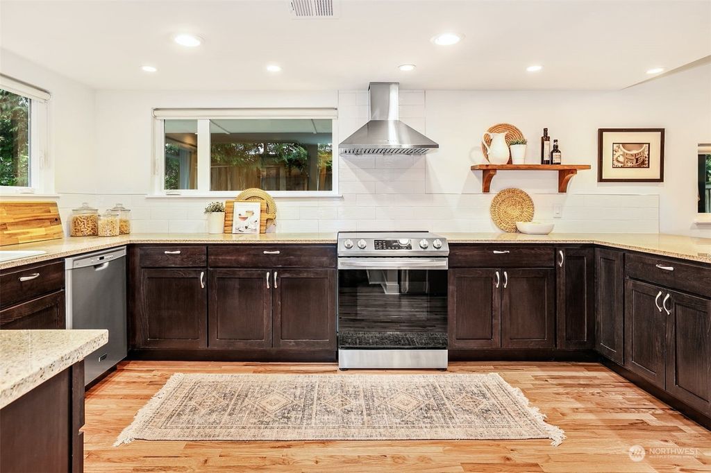 Photo of 4039 NE 57th Street, Seattle, WA 98105 (MLS # 2025312)