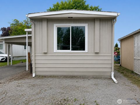 Photo of 2600 E Division Street, Mount Vernon, WA 98274 (MLS # 2529000)