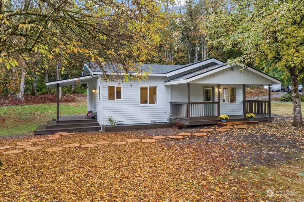 Photo of 838 286th Avenue SE, Fall City, WA 98024 (MLS # 2061186)