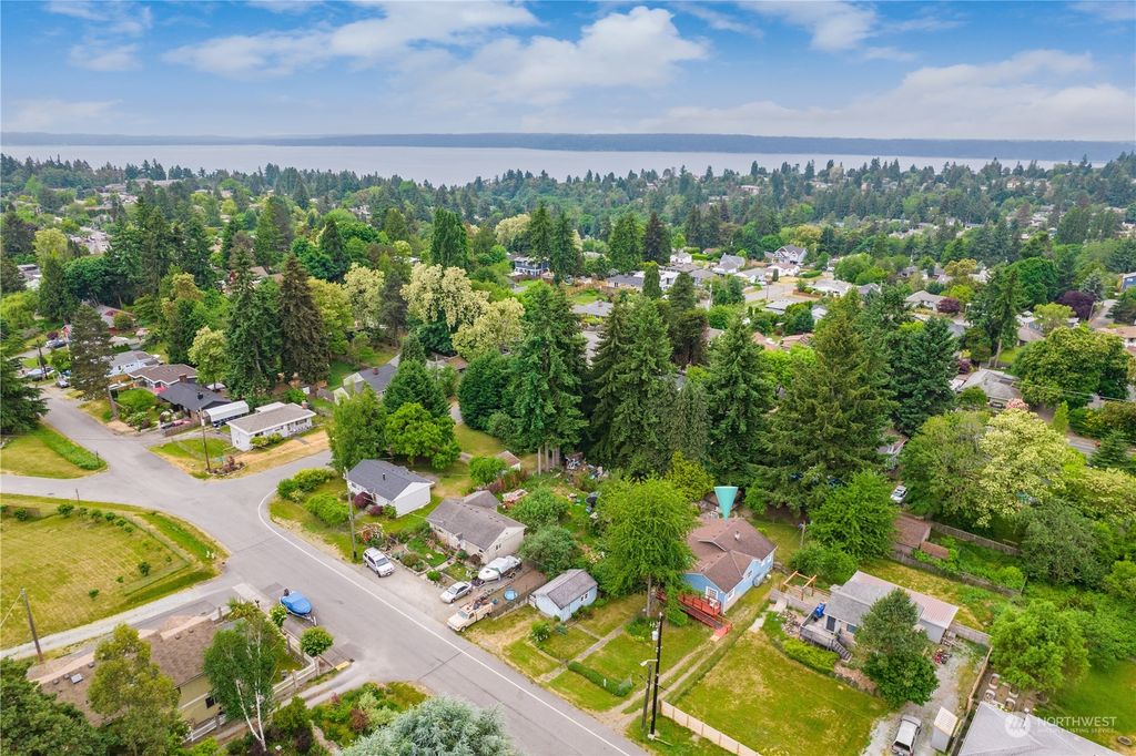 Photo of 10825 25th Avenue SW, Seattle, WA 98146 (MLS # 2060895)