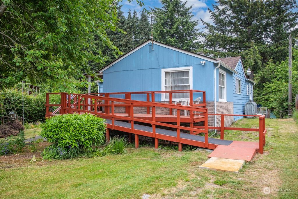 Photo of 10825 25th Avenue SW, Seattle, WA 98146 (MLS # 2060895)