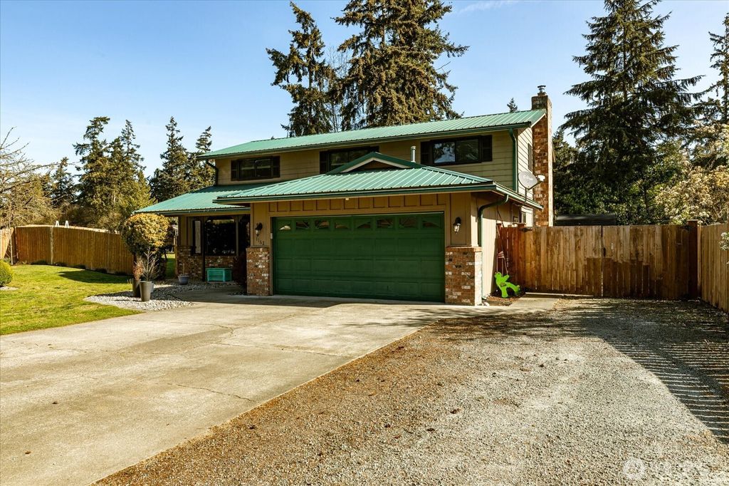 Photo of 1162 Tulip Lane, Oak Harbor, WA 98277 (MLS # 2505618)