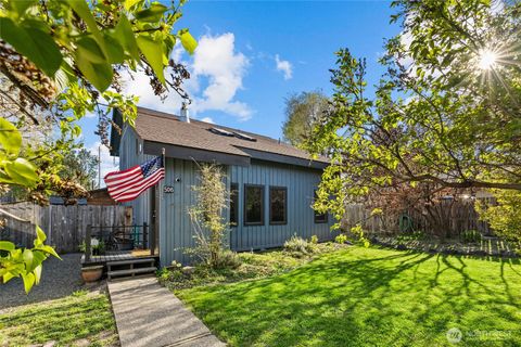 Photo of 506 W 12th Avenue, Ellensburg, WA 98926 (MLS # 2518815)