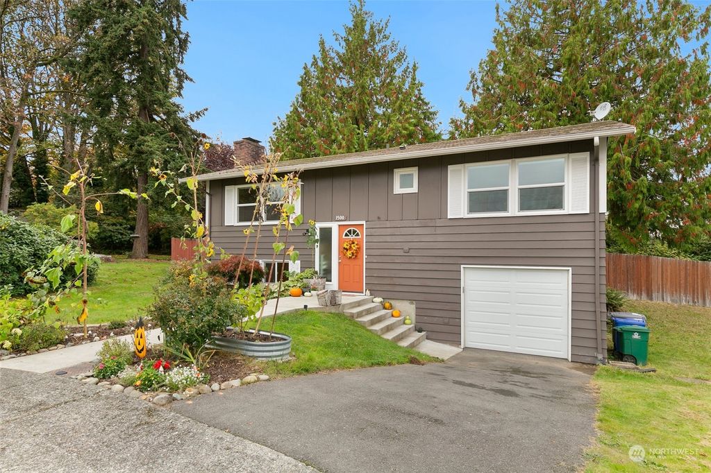 Photo of 1500 Ferndale Avenue SE, Renton, WA 98058 (MLS # 2301627)