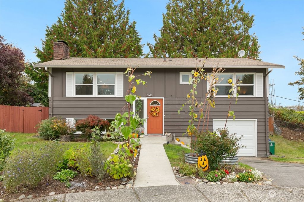 Photo of 1500 Ferndale Avenue SE, Renton, WA 98058 (MLS # 2301627)