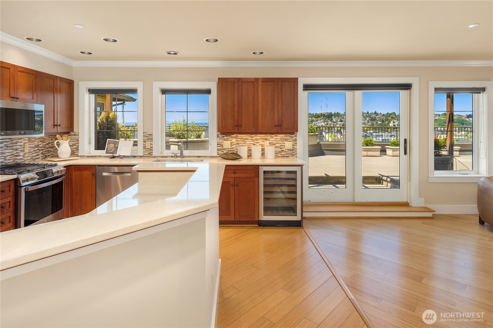 745 Bellevue Avenue E 305