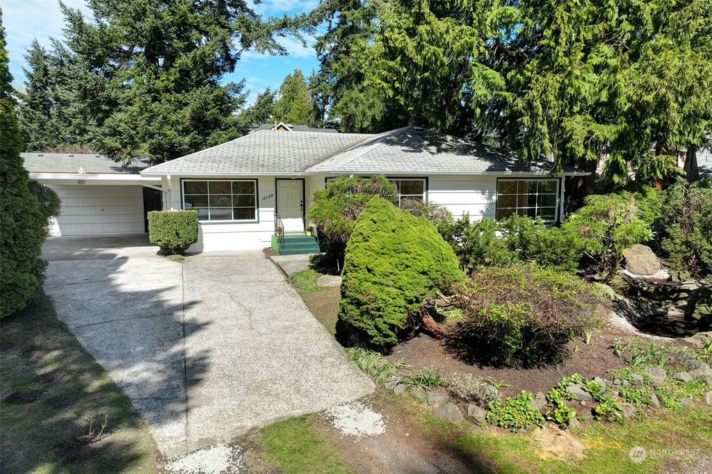 Photo of 12528 24th Avenue NE, Seattle, WA 98125 (MLS # 2217953)