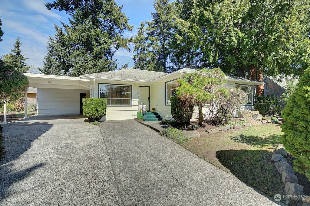 Photo of 12528 24th Avenue NE, Seattle, WA 98125 (MLS # 2217953)