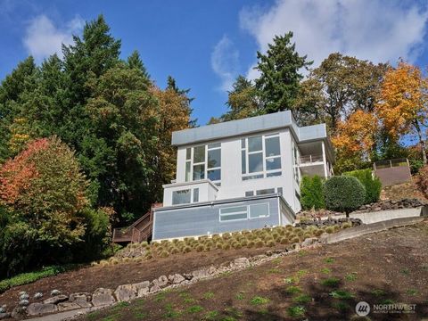 Photo of 3816 Edgewood Drive, Vancouver, WA 98661 (MLS # 2449144)