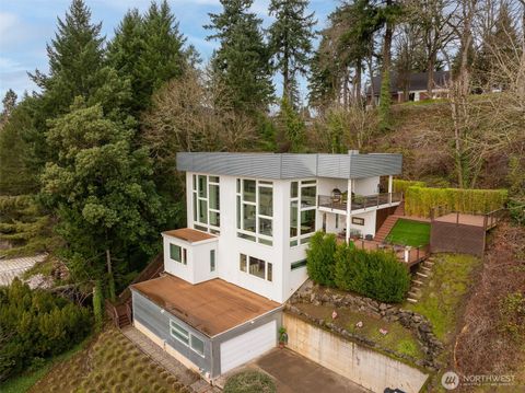 Photo of 3816 Edgewood Drive, Vancouver, WA 98661 (MLS # 2449144)