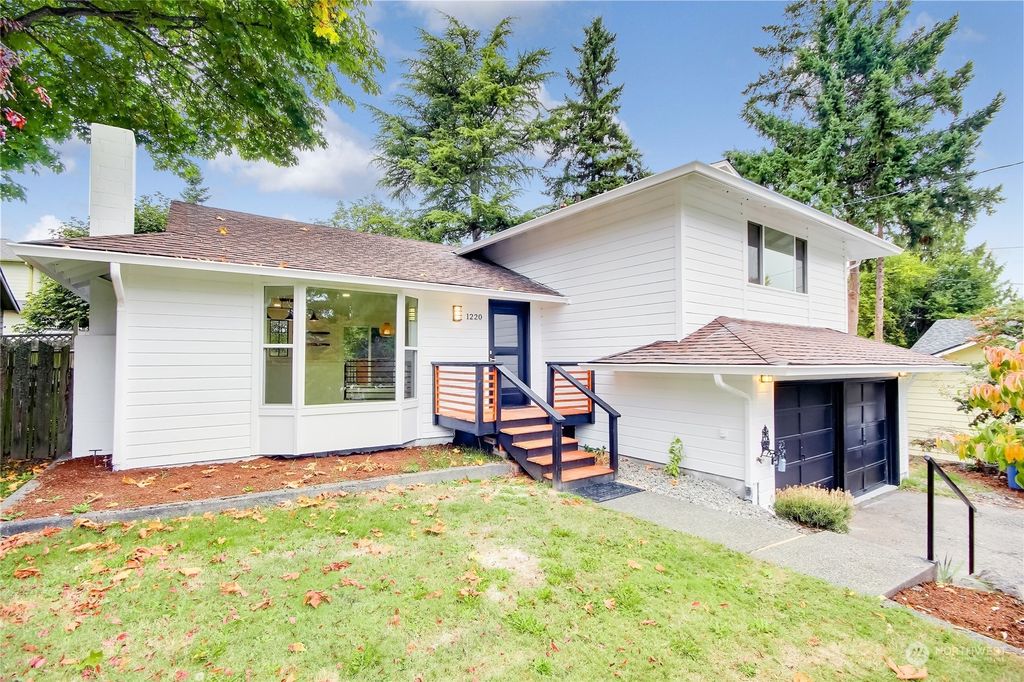 Photo of 1220 S 259th Place, Des Moines, WA 98198 (MLS # 2170364)