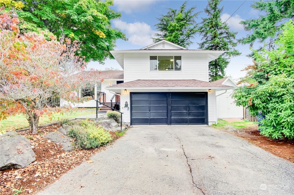 Photo of 1220 S 259th Place, Des Moines, WA 98198 (MLS # 2170364)