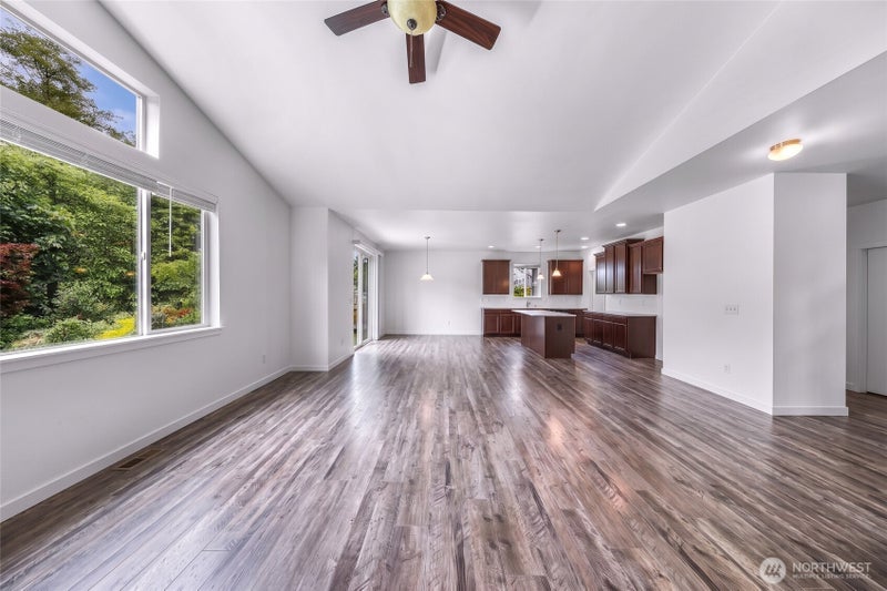 927 Clearwater Court