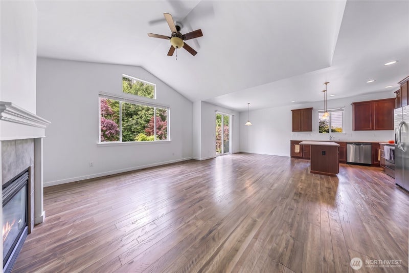 927 Clearwater Court