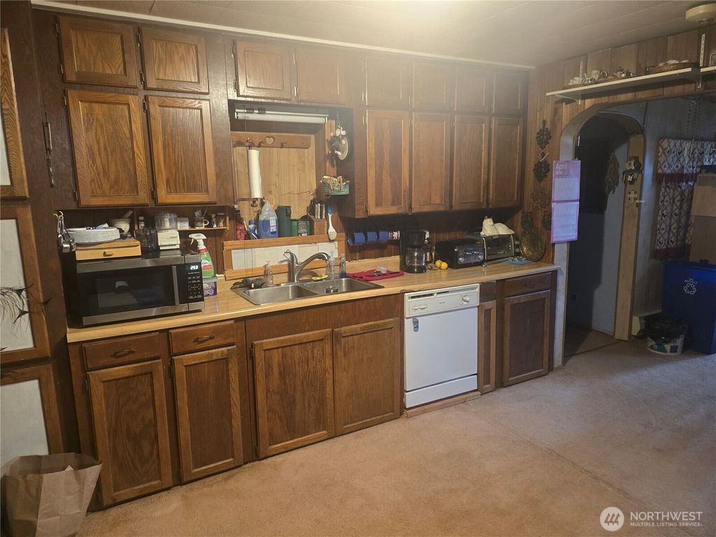 Photo of 505 Hawthorne Street, Kelso, WA 98626 (MLS # 2512644)