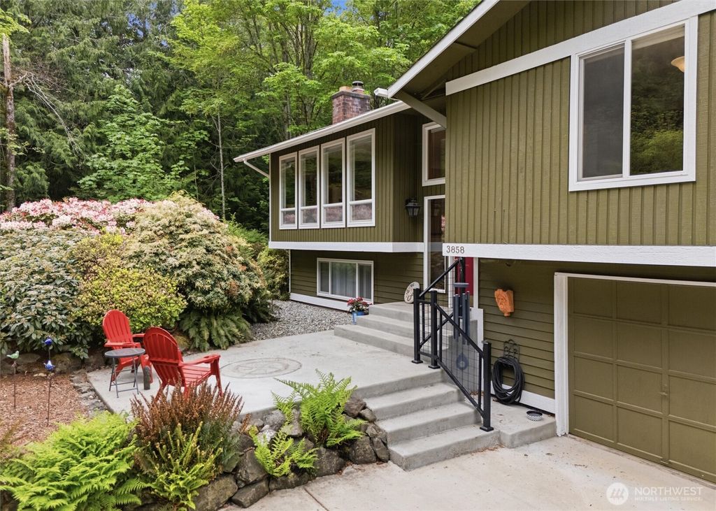 Photo of 3858 Quiet Drive NW, Bremerton, WA 98312 (MLS # 2521990)