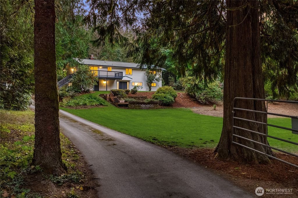 Photo of 24601 SE 165th Street, Issaquah, WA 98027 (MLS # 2442333)