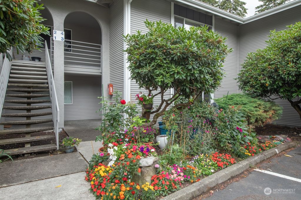 Photo of 17104 NE 45th Street #3, Redmond, WA 98052 (MLS # 2279954)