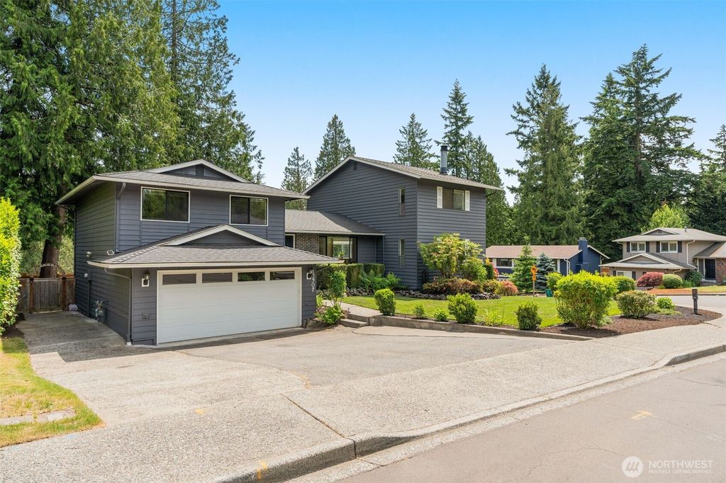 Photo of 13902 106th Place NE, Kirkland, WA 98034 (MLS # 2387111)