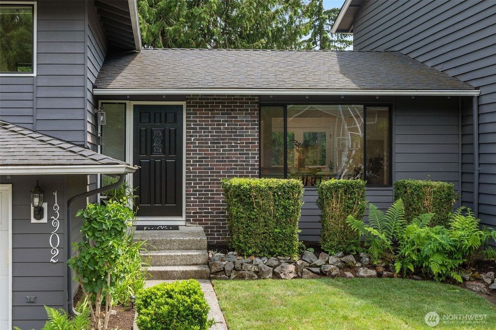 Photo of 13902 106th Place NE, Kirkland, WA 98034 (MLS # 2387111)