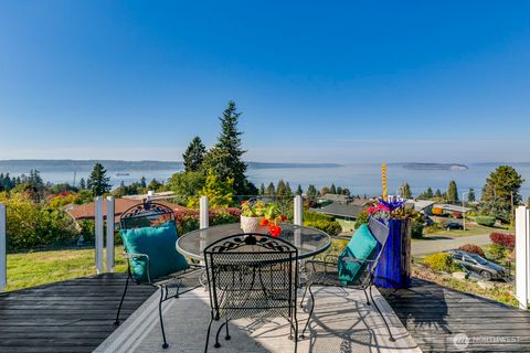 Photo of 5037 33rd Avenue W, Everett, WA 98203 (MLS # 2442288)