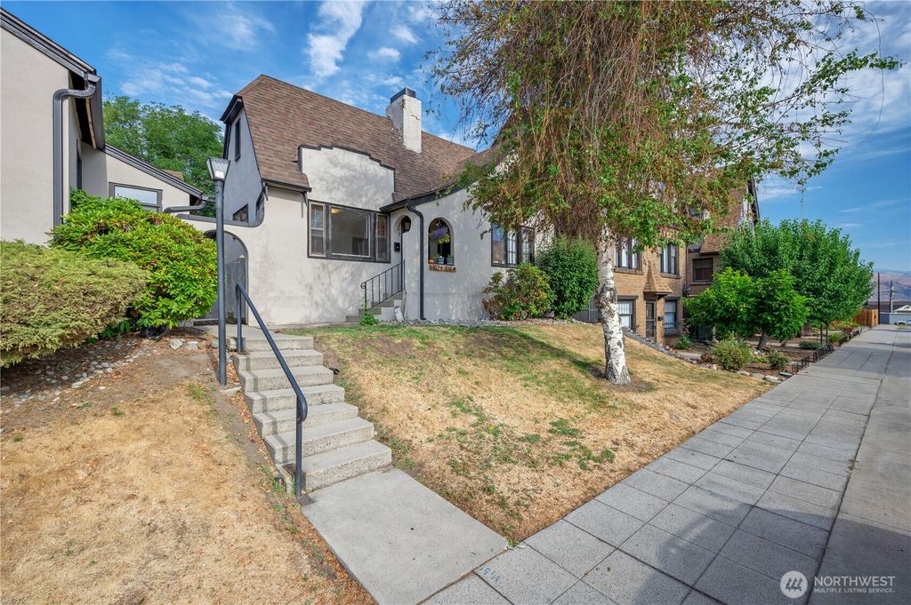 Photo of 104 N Buchanan Avenue #104, Wenatchee, WA 98801 (MLS # 2482706)