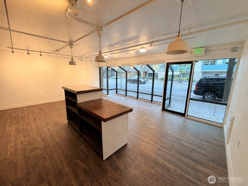 2521 1st Avenue (R)