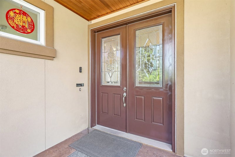 1006 N 28th Place