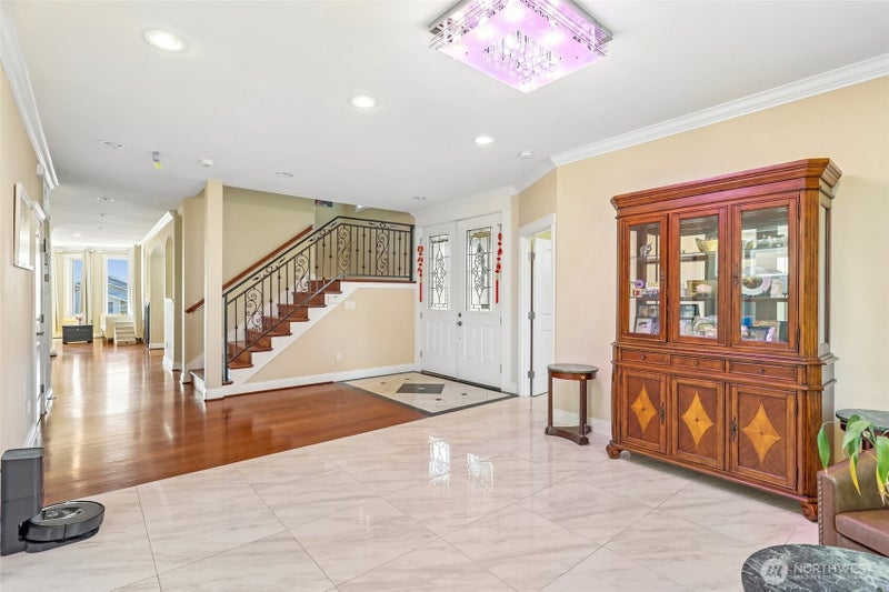 1006 N 28th Place