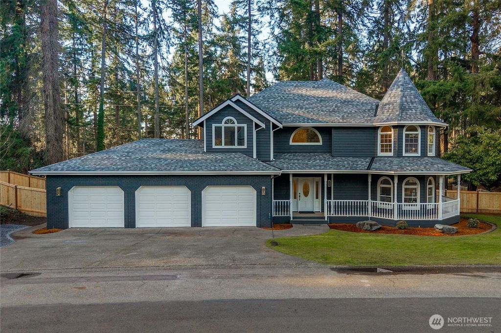 Photo of 11215 Madera Circle SW, Lakewood, WA 98499 (MLS # 2481254)