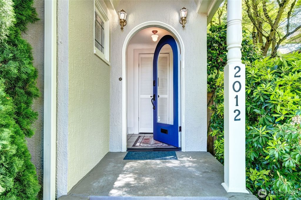 Photo of 2012 10th Avenue E, Seattle, WA 98102 (MLS # 2371857)